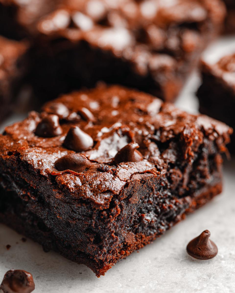 The Easiest Fudgy Chocolate Brownies Ever - detail 2